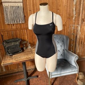 Nike Crossback One-Piece Swimsuit